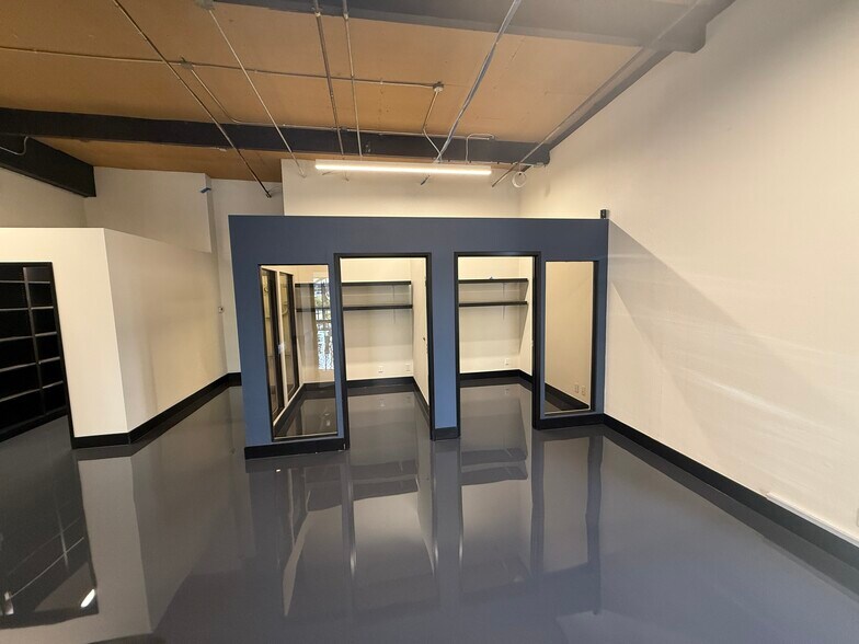 More Photos Of 3187 Airway Ave, Costa Mesa Light Distribution For Lease