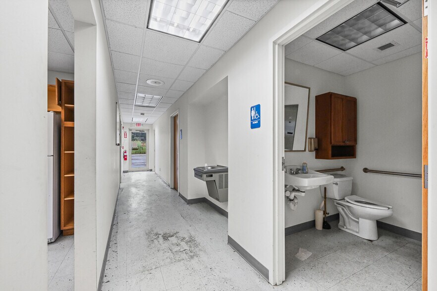 More Photos Of 37401 Stevens Blvd, Willoughby Flex For Lease