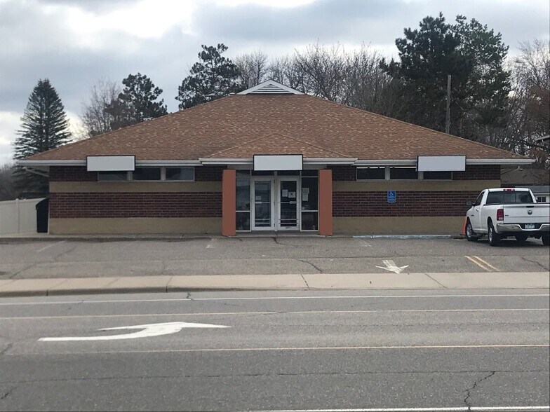 More Photos Of 602 S Rum River Dr, Princeton Freestanding For Lease