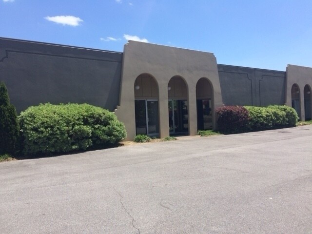 More Photos Of 237 Oxmoor Cir, Birmingham Unknown For Lease