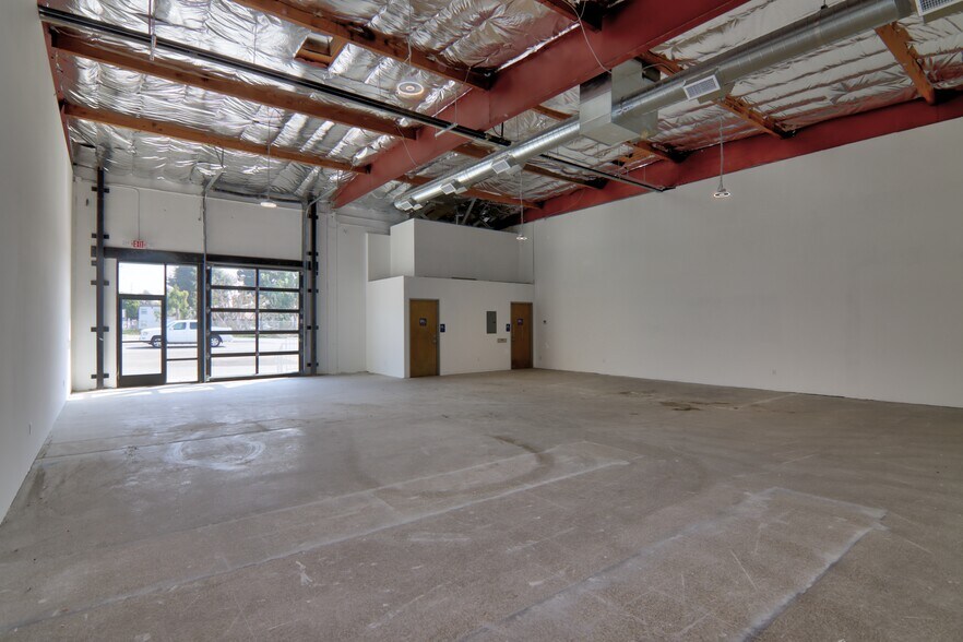 More Photos Of 3860 E Main St, Ventura Freestanding For Lease