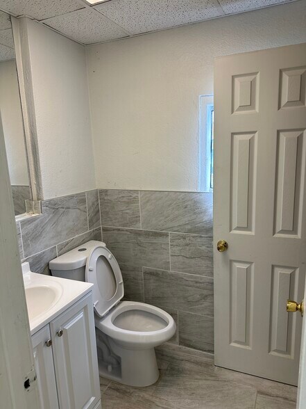 More Photos Of 1667-1671 Anaheim St, Harbor City Storefront Retail Office For Lease