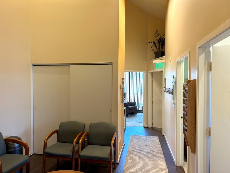 More Photos Of 3821-3859 Farragut Ave, Kensington Office For Sale