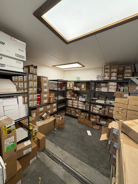 More Photos Of 3209 Industry Dr, Charleston Warehouse For Lease