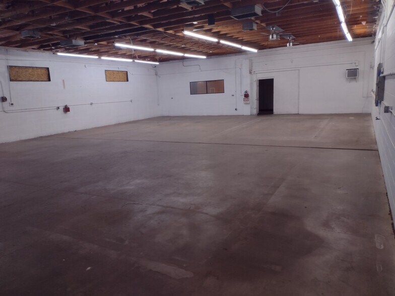 More Photos Of 4165 W Clarendon Ave, Phoenix Manufacturing For Lease