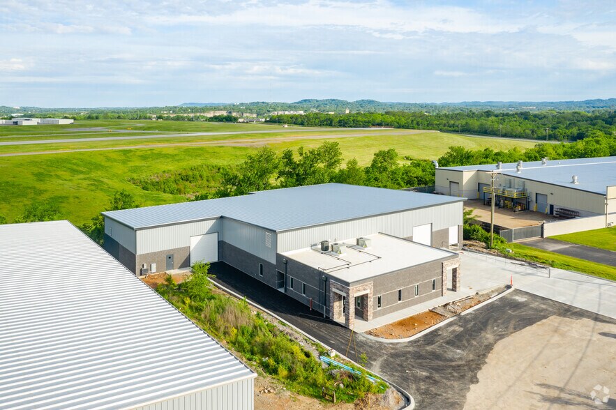 More Photos Of 6136-6138 Cockrill Bend Cir, Nashville Flex For Lease