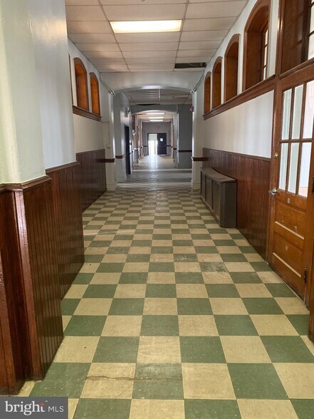 More Photos Of 6649 Tulip St, Philadelphia Schools For Lease
