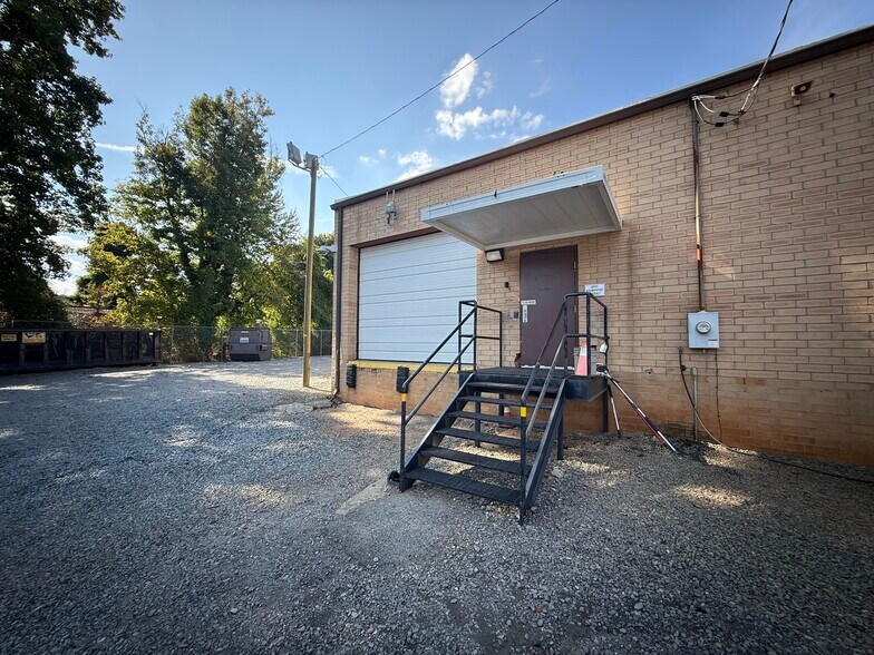 More Photos Of 8700 Monroe Rd, Charlotte Warehouse For Lease