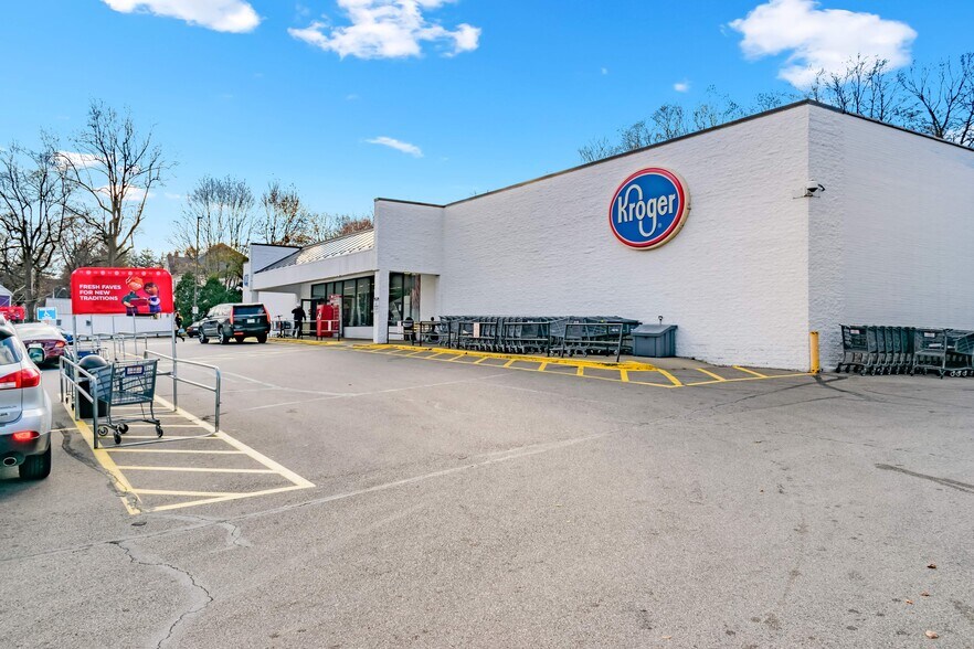 More Photos Of 1555 Wayne Ave, Dayton Supermarket For Sale