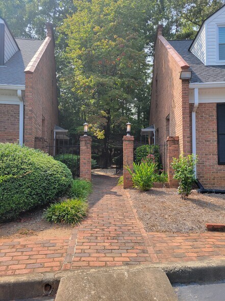 More Photos Of 555 Research Dr, Athens Office For Lease