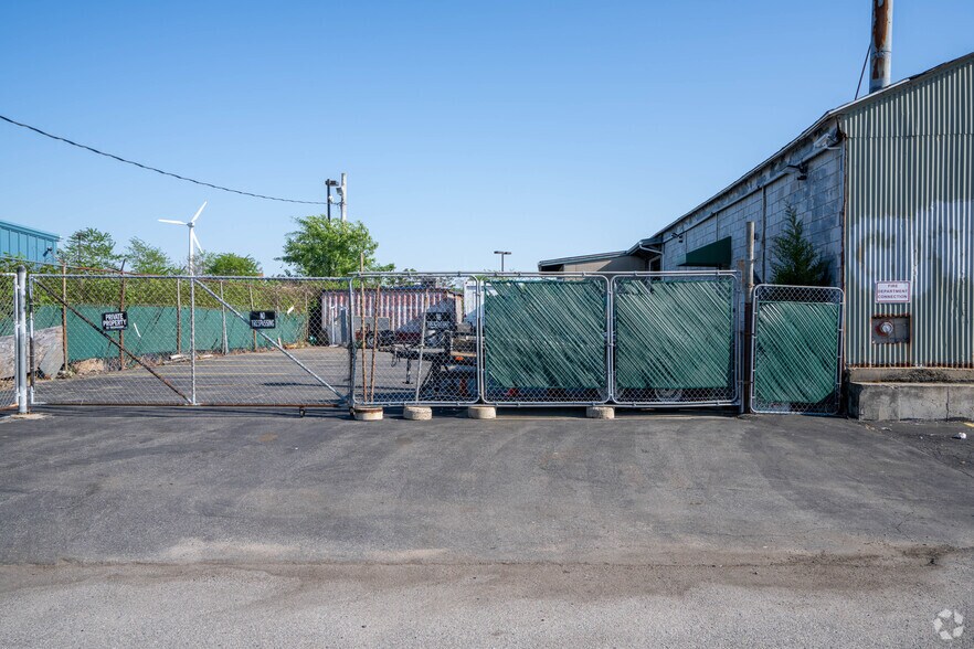 More Photos Of 15 Freeport Way, Boston Distribution For Lease