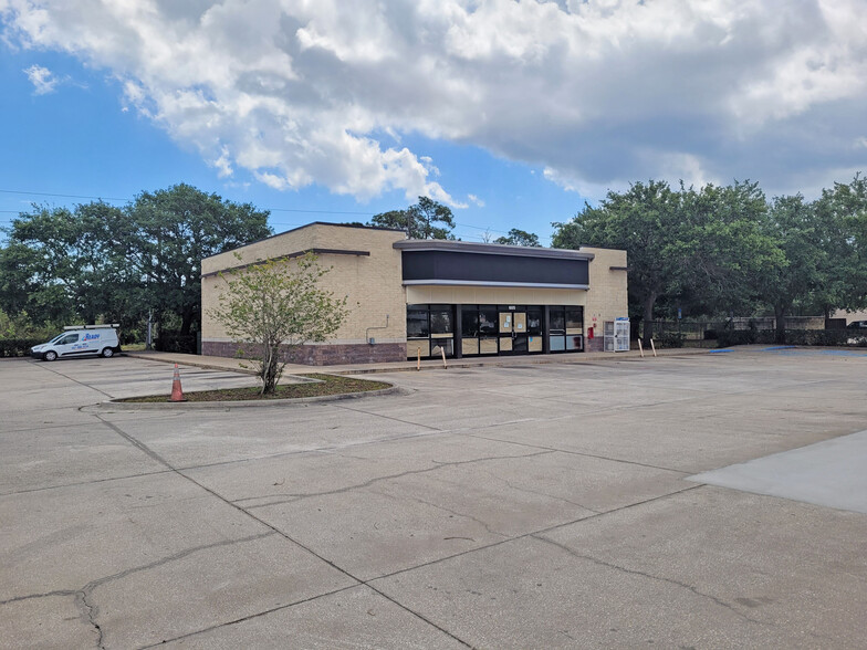 Primary Photo Of 605 S Wickham Rd, West Melbourne Convenience Store For Lease