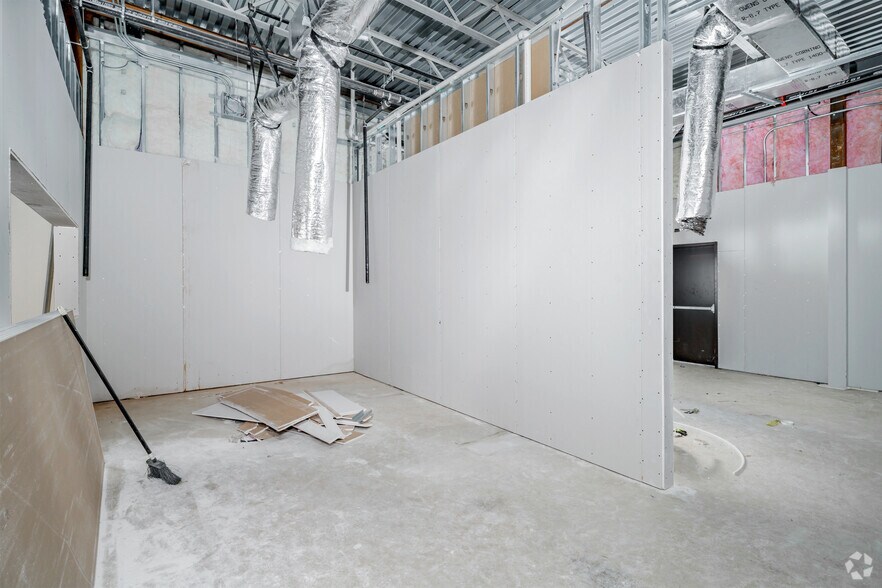 More Photos Of 2407 E Evans Rd, San Antonio Storefront Retail Office For Lease