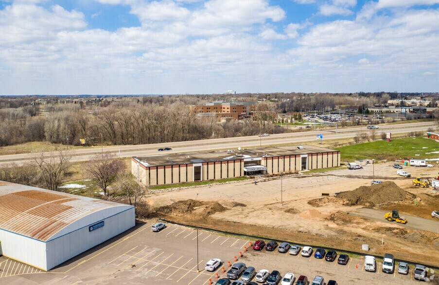 More Photos Of 2042 Wooddale Dr, Woodbury Office For Lease