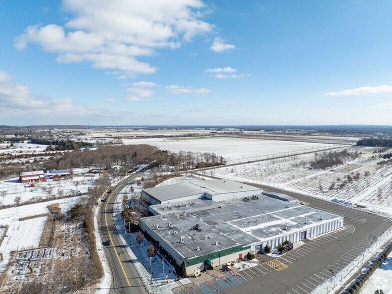 More Photos Of 2711 Sound Ave, Calverton Manufacturing For Sale