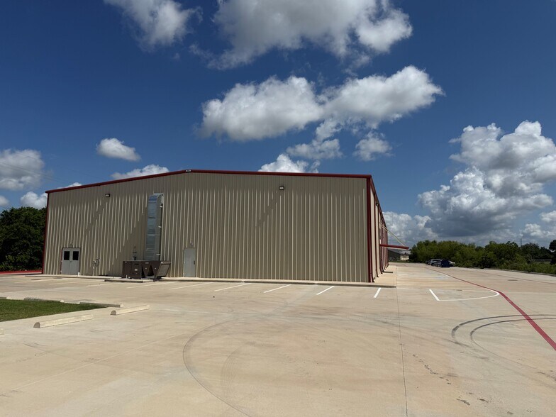 More Photos Of 22719 Schiel Rd, Cypress Warehouse For Lease