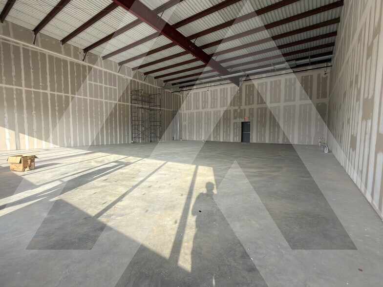 More Photos Of 14211 Hiram Clarke Rd, Houston Storefront For Lease