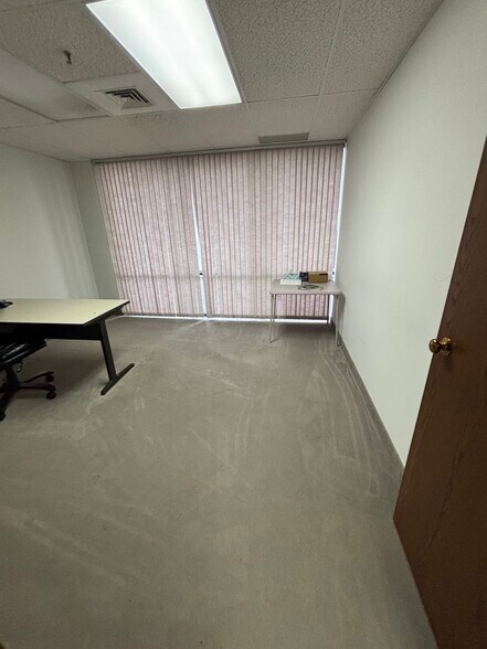 More Photos Of 456 Fulton St, Peoria Office For Sale