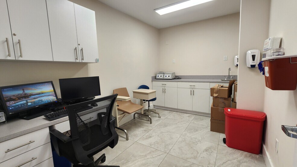 More Photos Of 9601 SW 40th St, Miami Medical For Lease