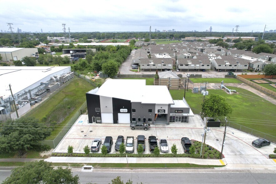 More Photos Of 9525 Kempwood Dr, Houston Flex For Lease