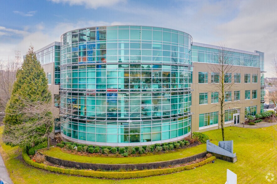 More Photos Of 3999 Henning Dr, Burnaby Office For Lease