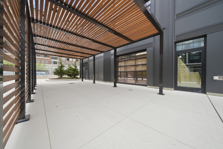 More Photos Of 871 N Franklin St, Chicago Apartments For Lease