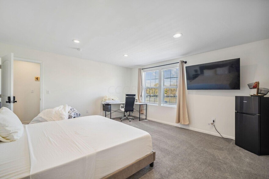 More Photos Of 4677 E Livingston Ave, Columbus Specialty For Sale