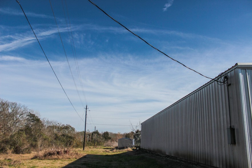 More Photos Of 1630 Highway 290 W, Brenham Showroom For Lease