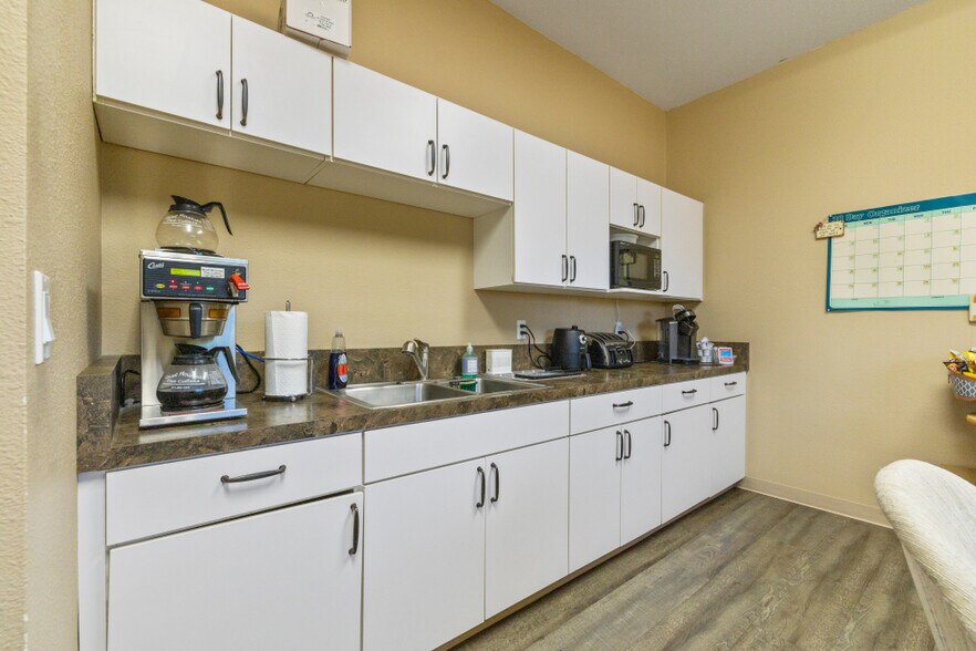 More Photos Of 422 S 5th St, Klamath Falls Office For Sale