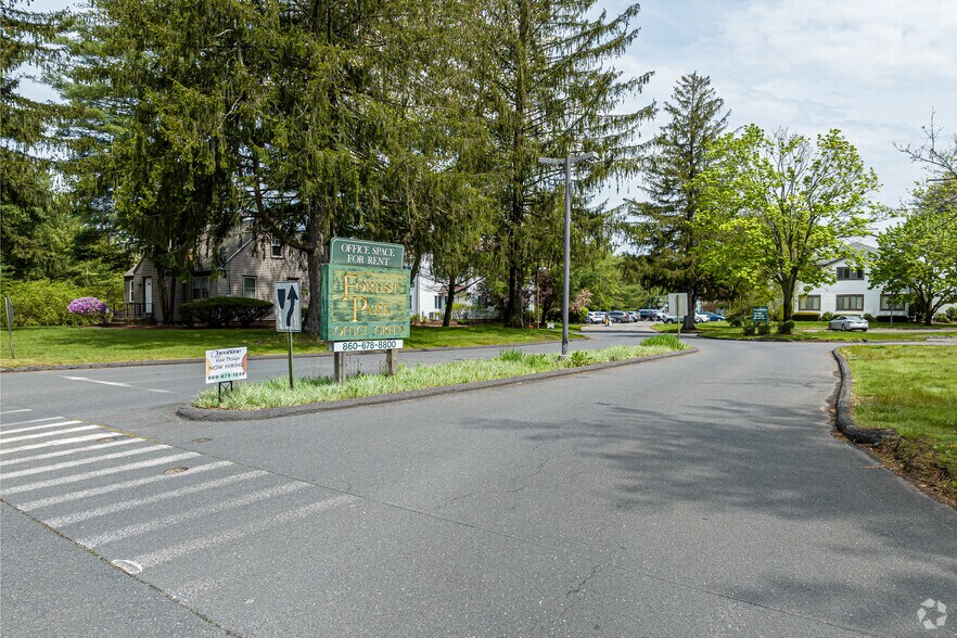 More Photos Of 2 Forest Park Dr, Farmington Medical For Lease