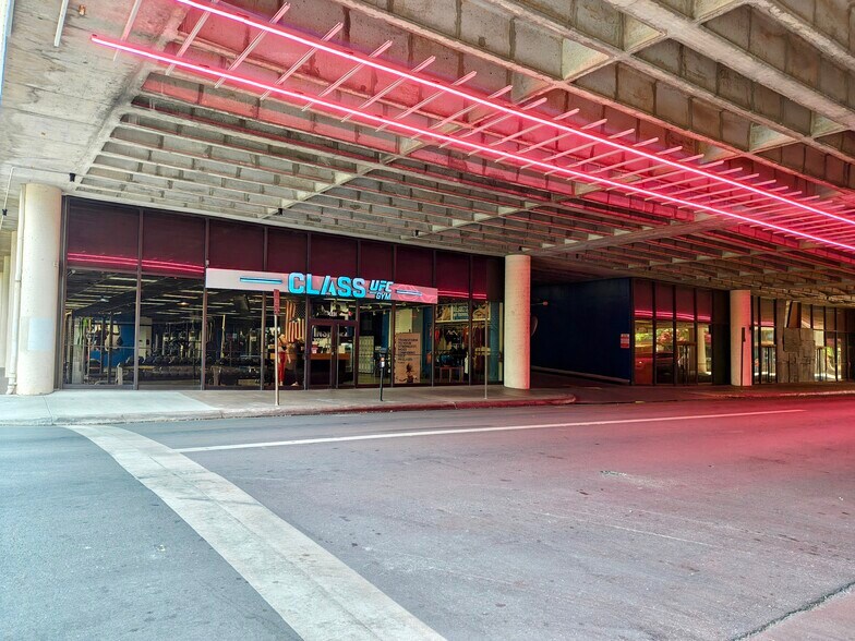 More Photos Of 500 Taylor St, Fort Worth Office For Lease