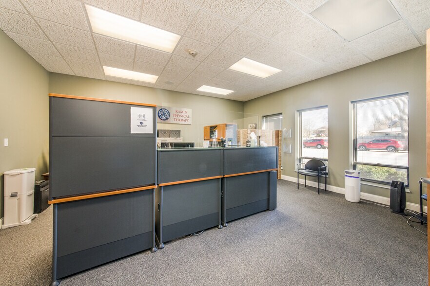 More Photos Of 828 Busse Hwy, Park Ridge Office For Sale