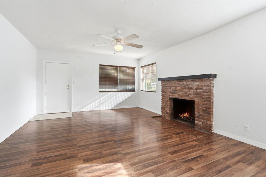 More Photos Of 1030 Camphor Ln, Deland General Retail For Sale