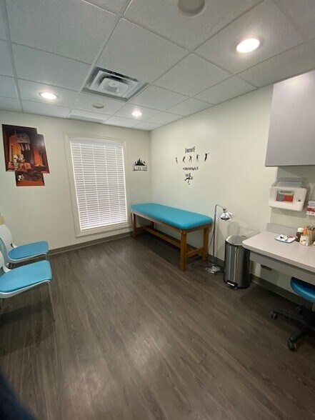 More Photos Of 153 W Main St, New Albany Medical For Lease