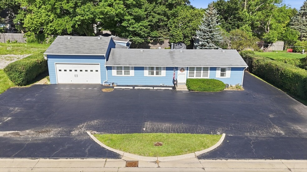 More Photos Of 34112 N Barron Blvd, Grayslake Flex For Sale