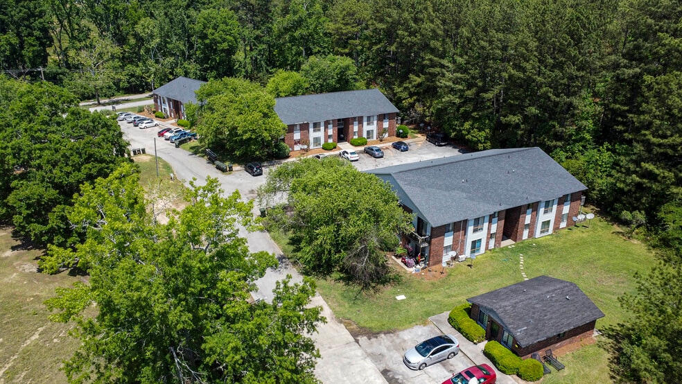 More Photos Of 100 Highland Forest Dr, Greenwood Apartments For Sale