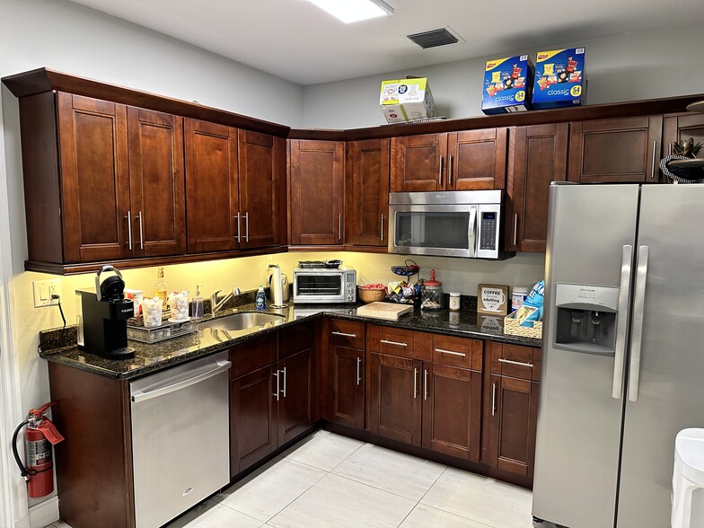More Photos Of 1350 NE 56th St, Fort Lauderdale Office For Lease