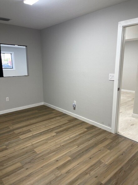 More Photos Of 1030 SE 12th Ct, Cape Coral Warehouse For Sale