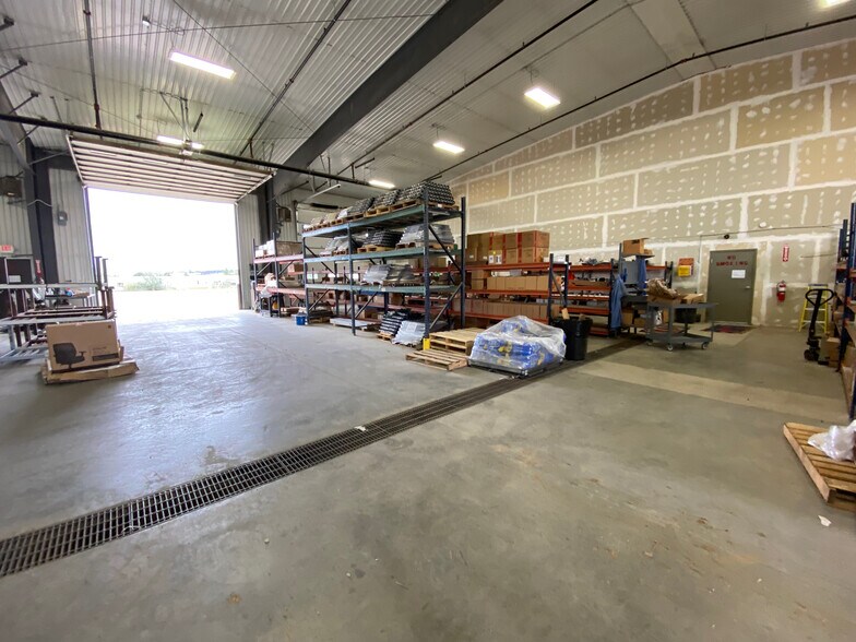 More Photos Of 517 Well St, Williston Warehouse For Sale