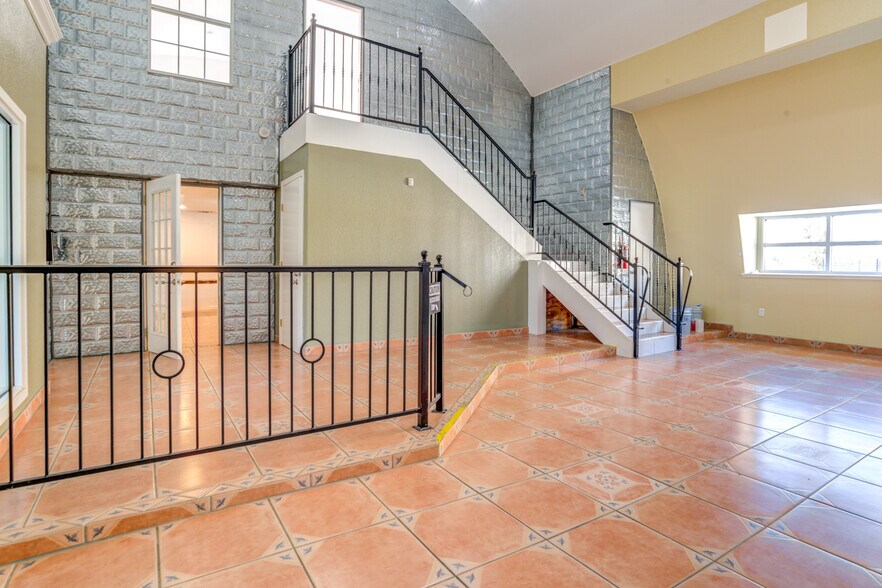 More Photos Of 1319 March Rd, San Antonio Loft Creative Space For Lease