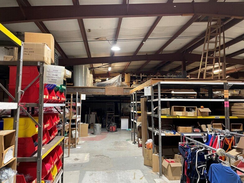 More Photos Of 16 Beaver Brook Rd, Danbury Warehouse For Lease
