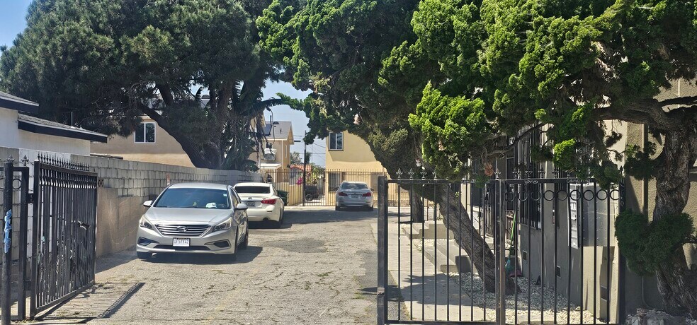 More Photos Of 1115 W 111th St, Los Angeles Apartments For Sale