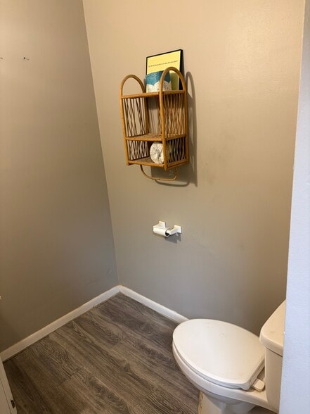 More Photos Of 735 Commerce Cir, Longwood Warehouse For Lease