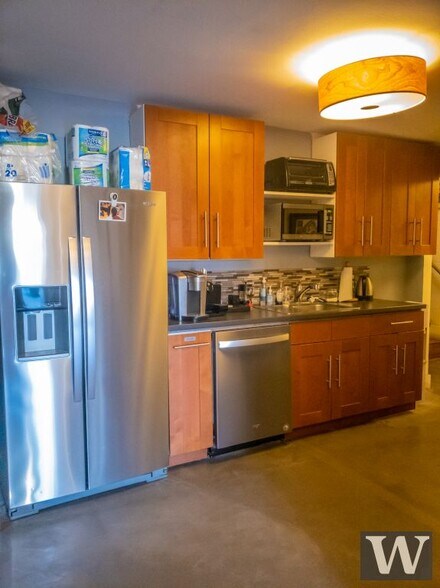 More Photos Of 13428 Beach Ave, Marina Del Rey Warehouse For Lease