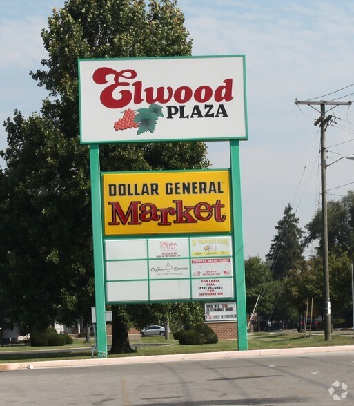 More Photos Of 1900 S Anderson St, Elwood Drugstore For Sale