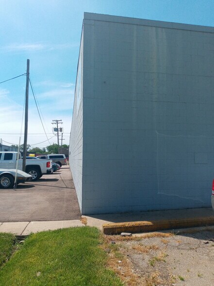 More Photos Of 41135 Irwin Dr, Harrison Township Warehouse For Sale