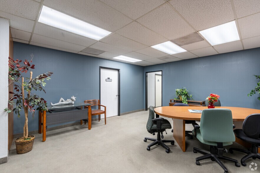 More Photos Of 6904-6920 Miramar Rd, San Diego Unknown For Lease