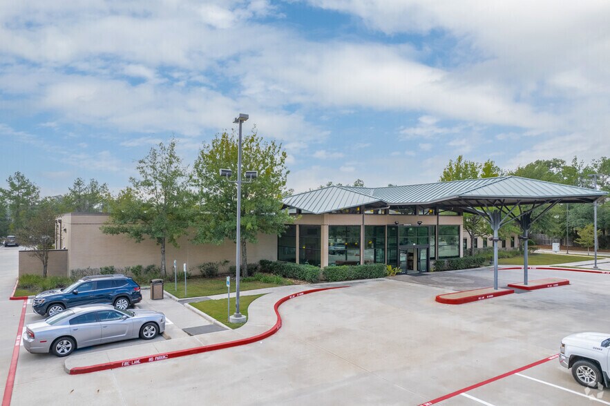 More Photos Of 135 Vision Park Blvd, Spring Medical For Lease