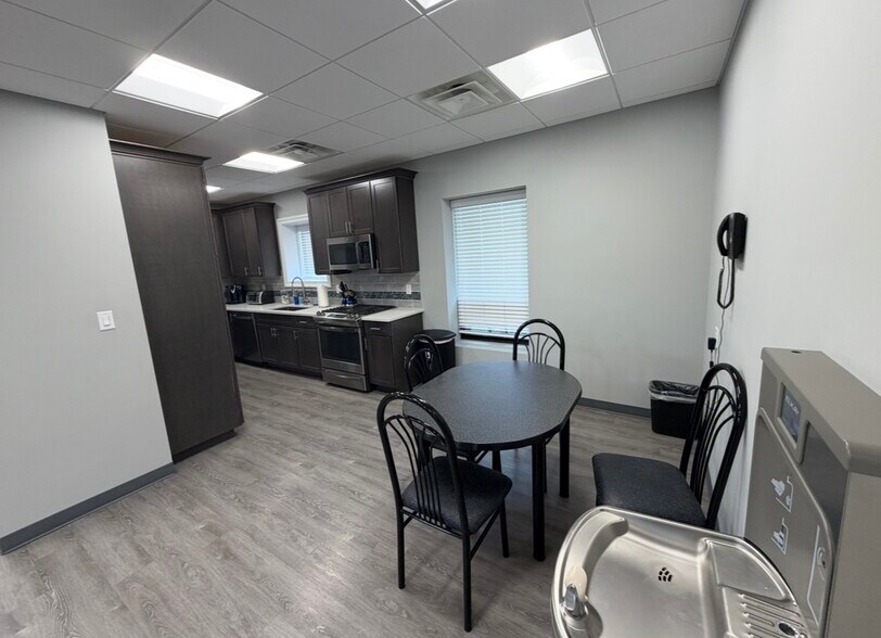 More Photos Of 2000 Deer Park Ave, Deer Park Coworking Space