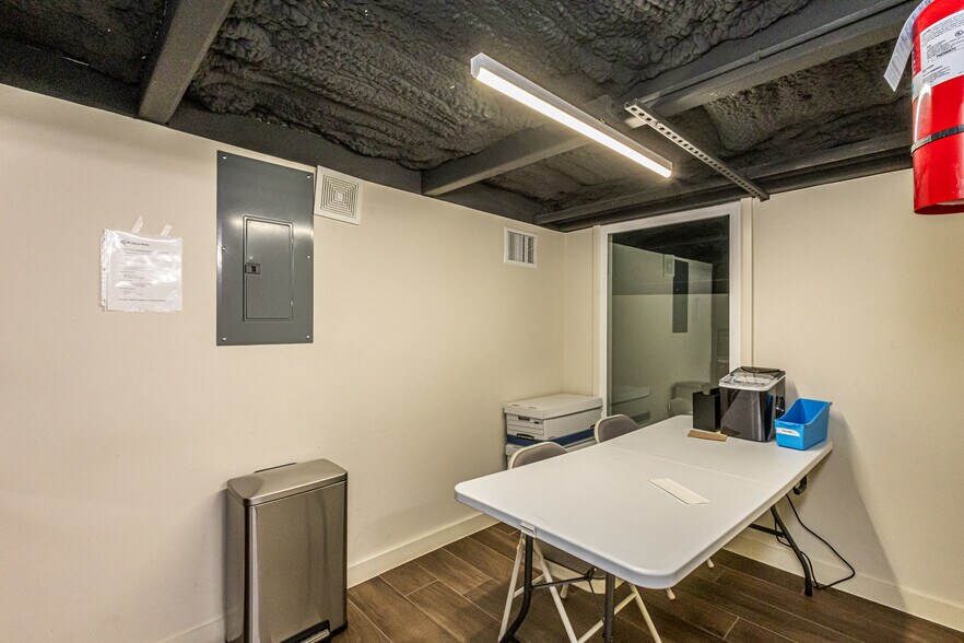 More Photos Of 302 Crossroads St, Laredo Office For Lease